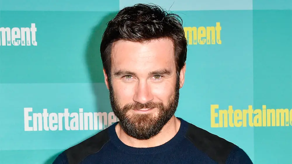 How tall is Clive Standen?